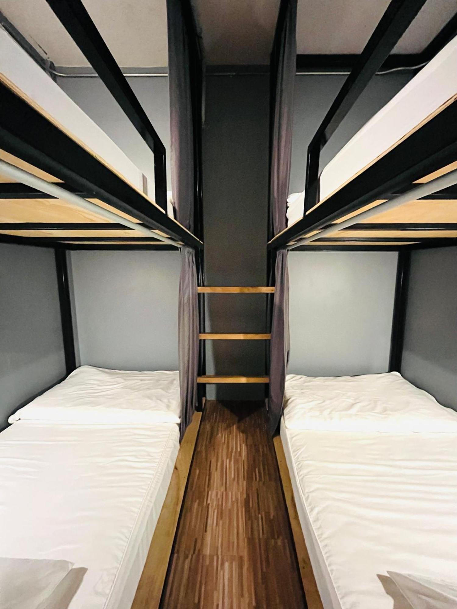 The Backpack Hostel Bangkok Exterior photo