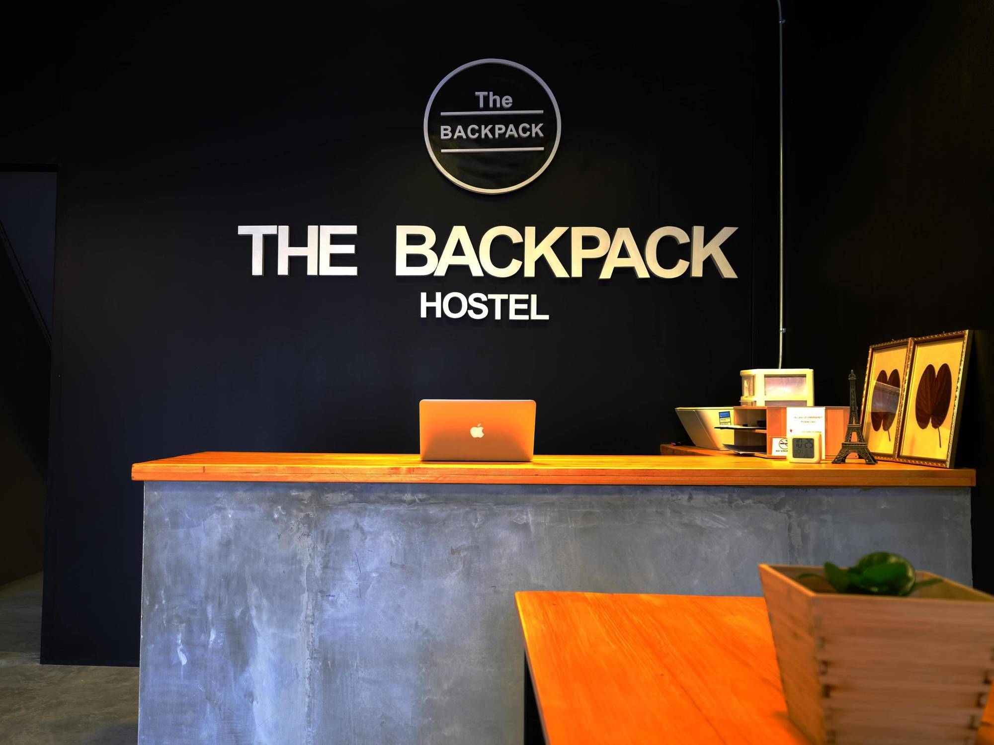 The Backpack Hostel Bangkok Exterior photo