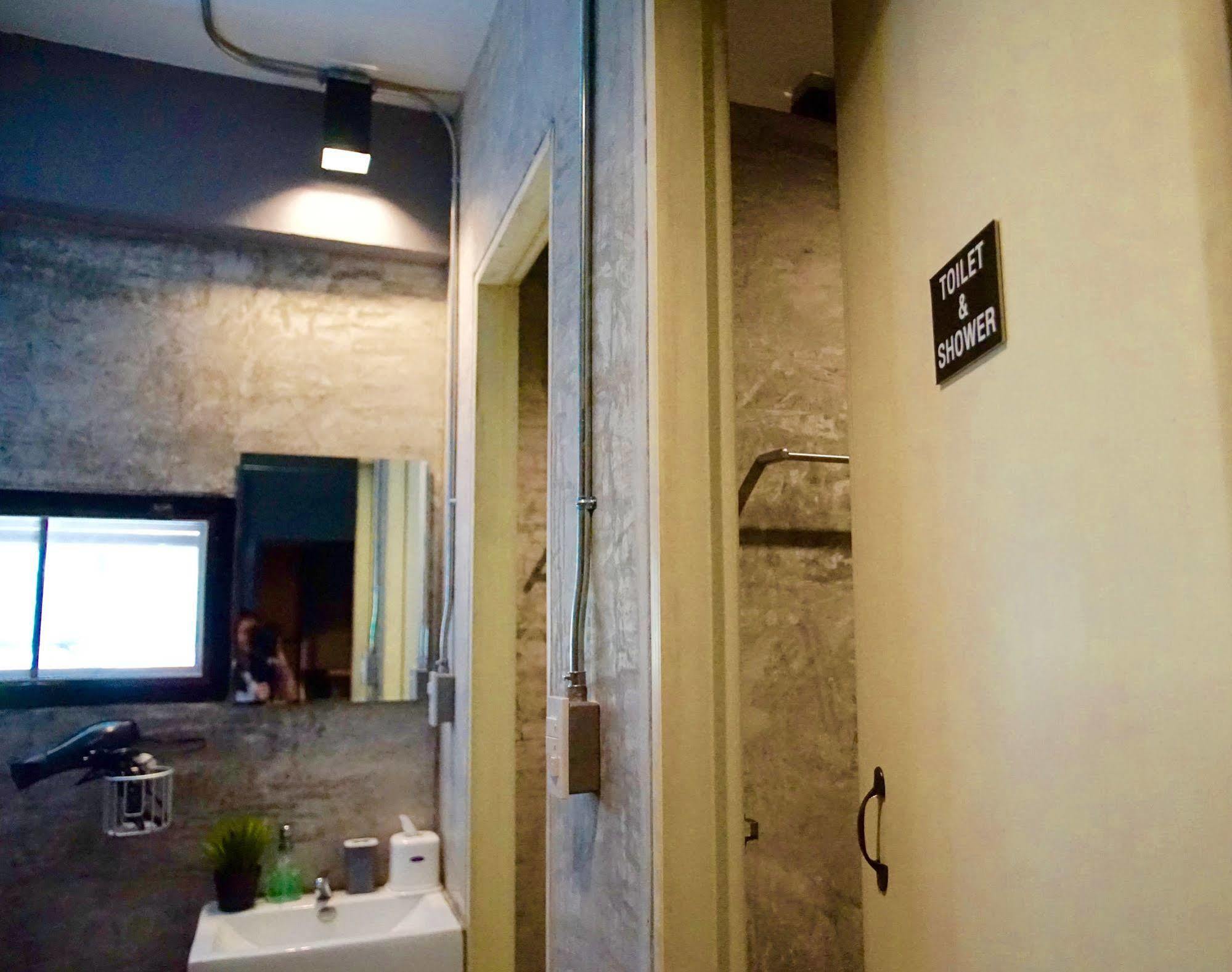 The Backpack Hostel Bangkok Exterior photo