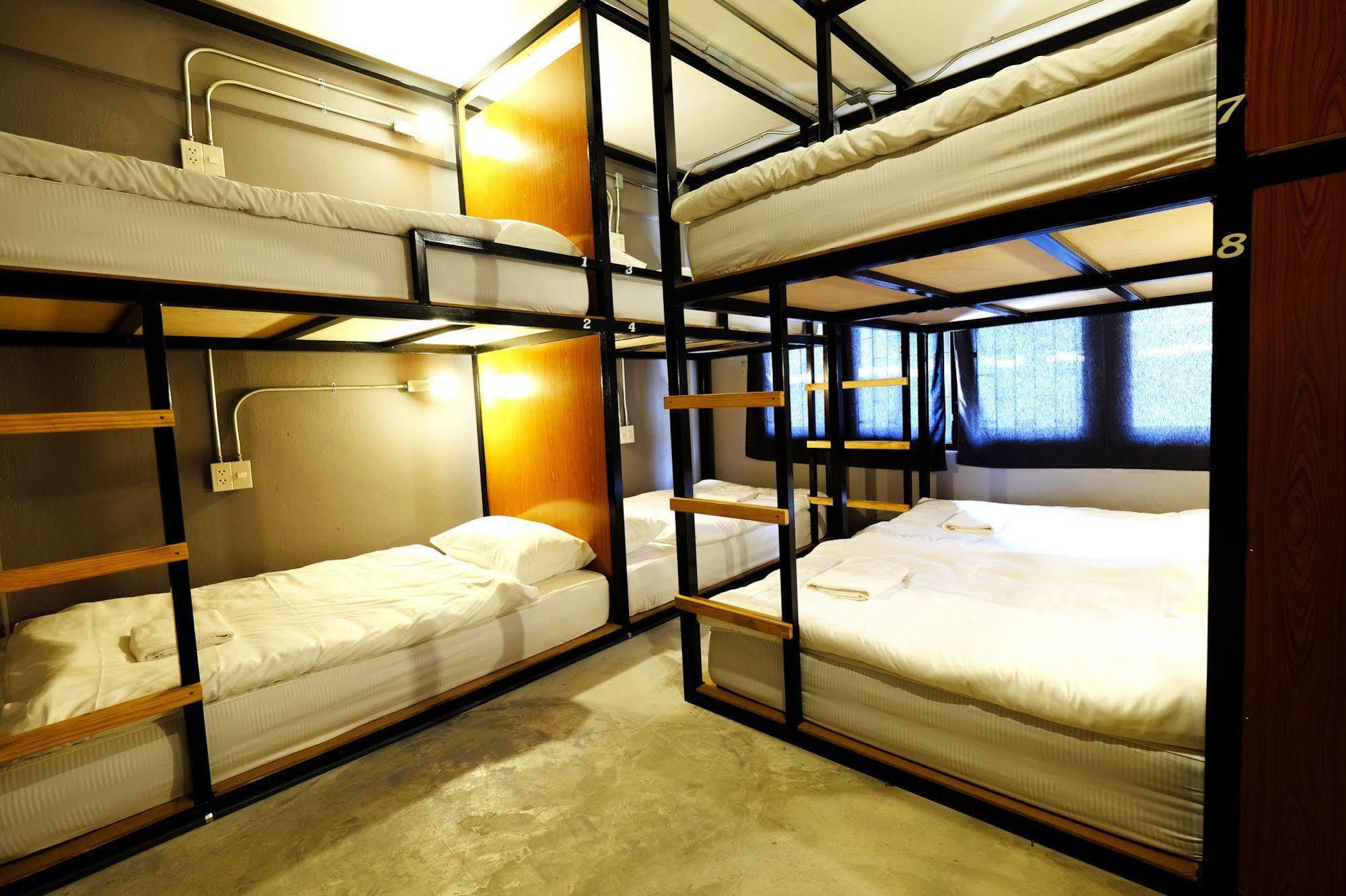 The Backpack Hostel Bangkok Exterior photo